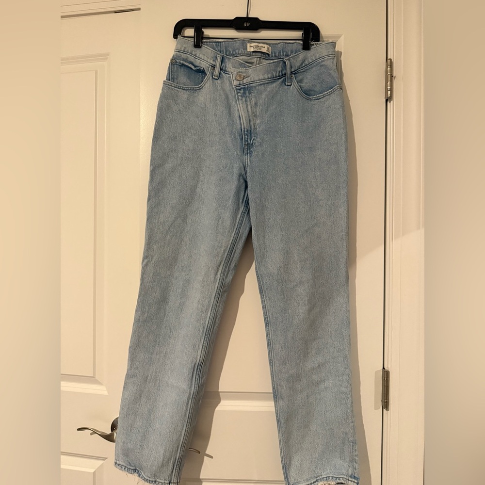 Abercrombie & Fitch The ‘90s Straight Ultra High Rise Jeans